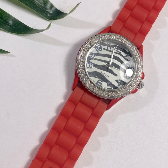 New red rubber band with zebra fave and rhinestones - Picture 1 of 1